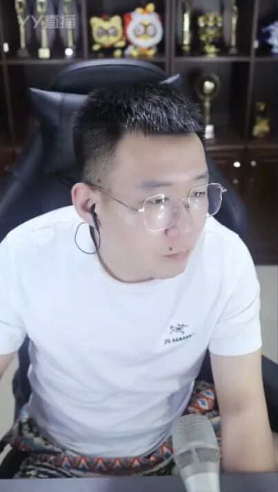 子谦哥1000万给徐梦尧拿擂主?玄律评价小白龙,没坏心眼可连麦(图4) 子谦哥1000万给徐梦尧拿擂主?玄律评价小白龙,没坏心眼可连麦(图4)