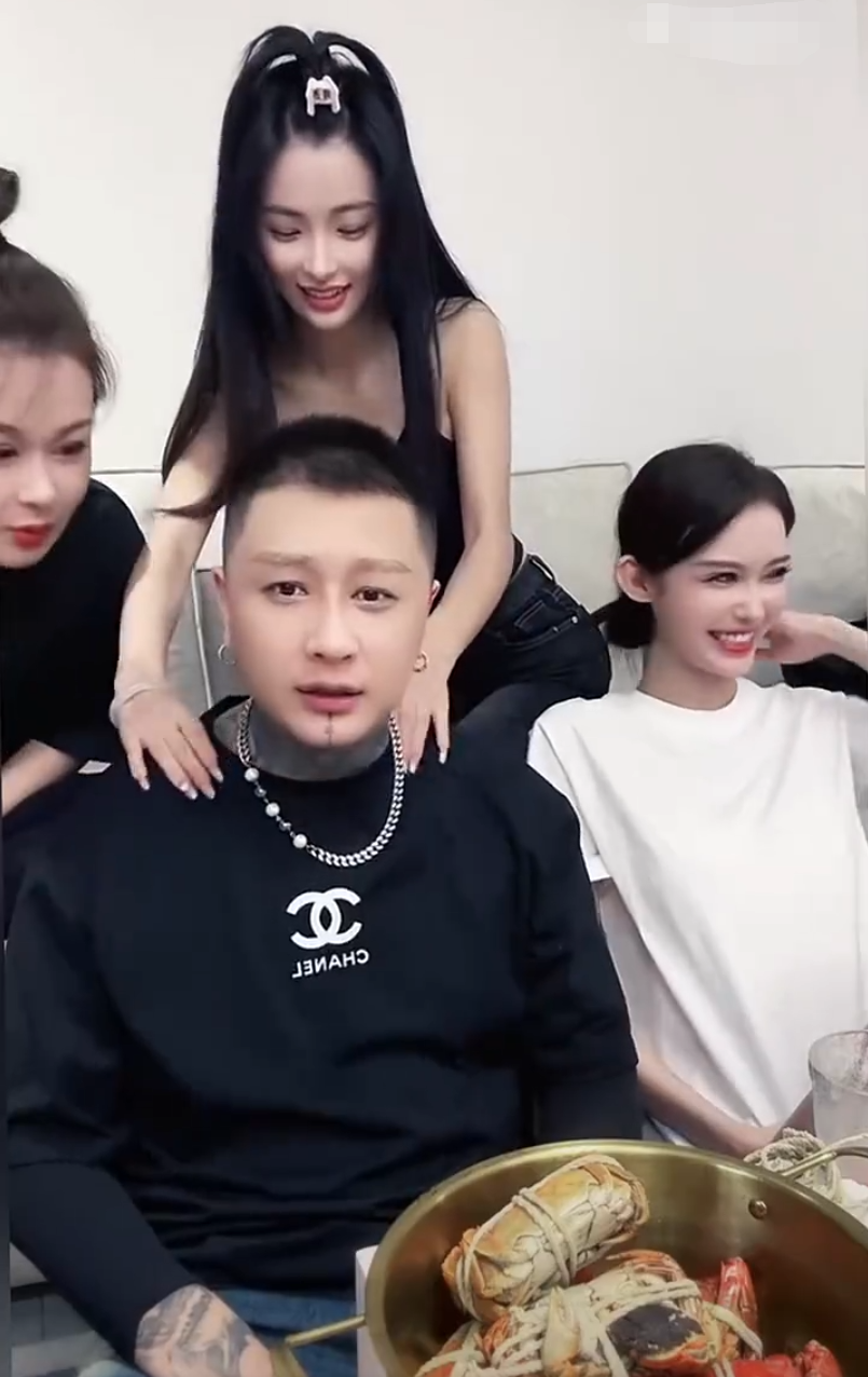 方丈妈妈是太原老葛粉丝？王小源没想好去哪，YY收入其实挺高的(图1)