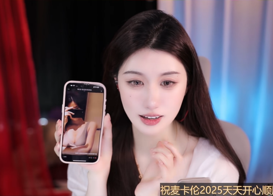 女主播大方晒出泳装照，自曝曾花8万整形，为了讨好大哥特意变大(图3)