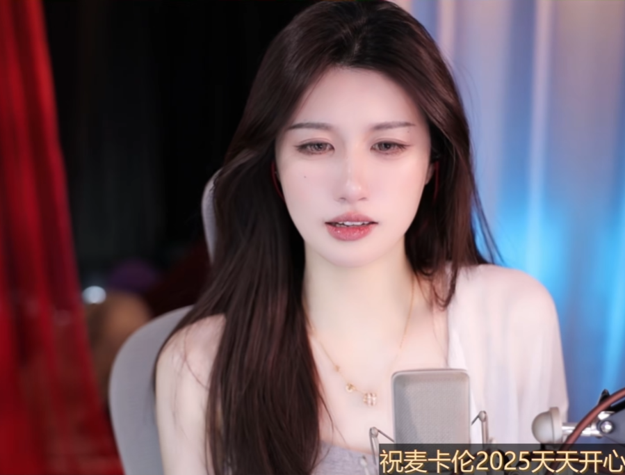 女主播大方晒出泳装照，自曝曾花8万整形，为了讨好大哥特意变大(图5)