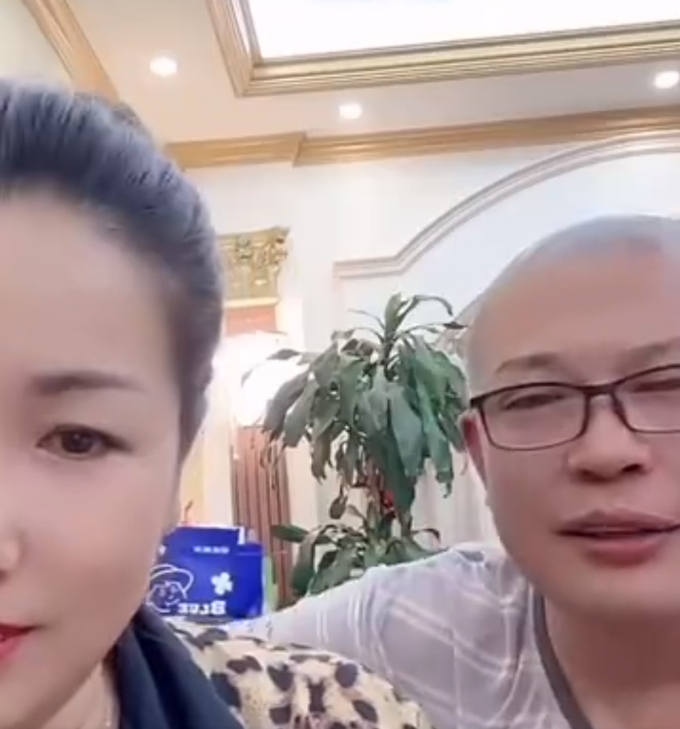 25岁身价上亿,四川可乐自称有文化有水平!驴爸吐槽互联网现实,人走茶凉(图3) 25岁身价上亿,四川可乐自称有文化有水平!驴爸吐槽互联网现实,人走茶凉(图3)