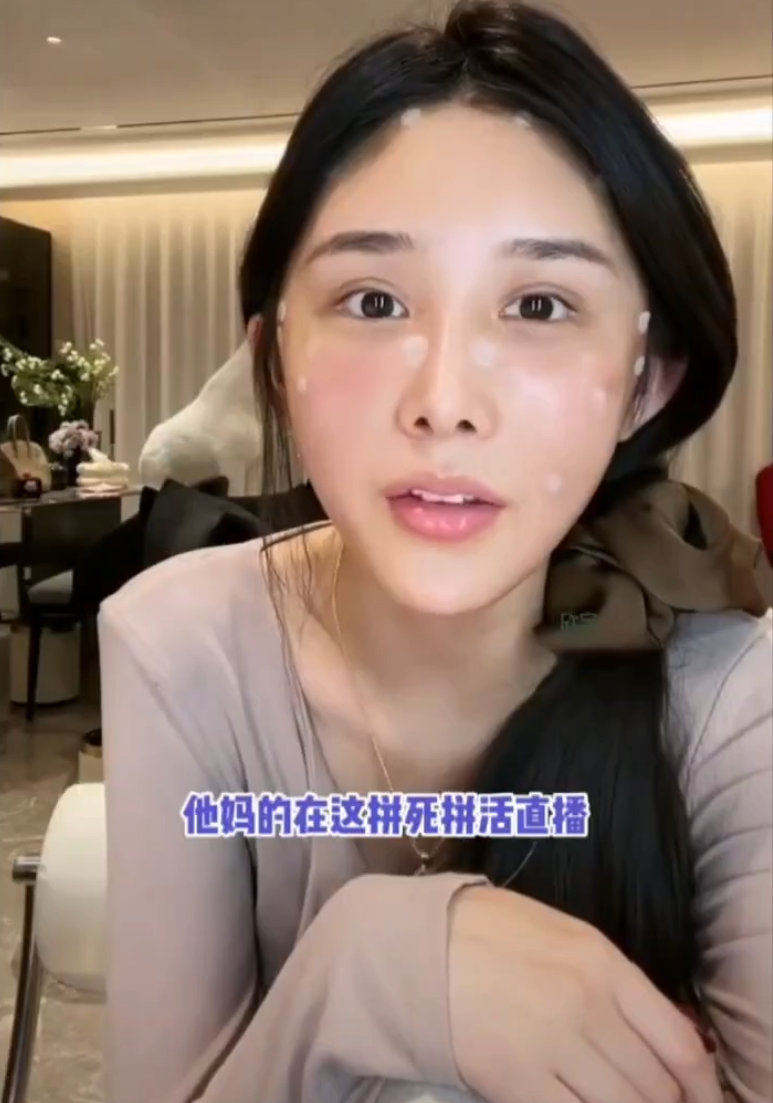 李嘉欣回应网友“知三当三”?网红主播白小白辟谣没上央视春晚!(图2) 李嘉欣回应网友“知三当三”?网红主播白小白辟谣没上央视春晚!(图2)