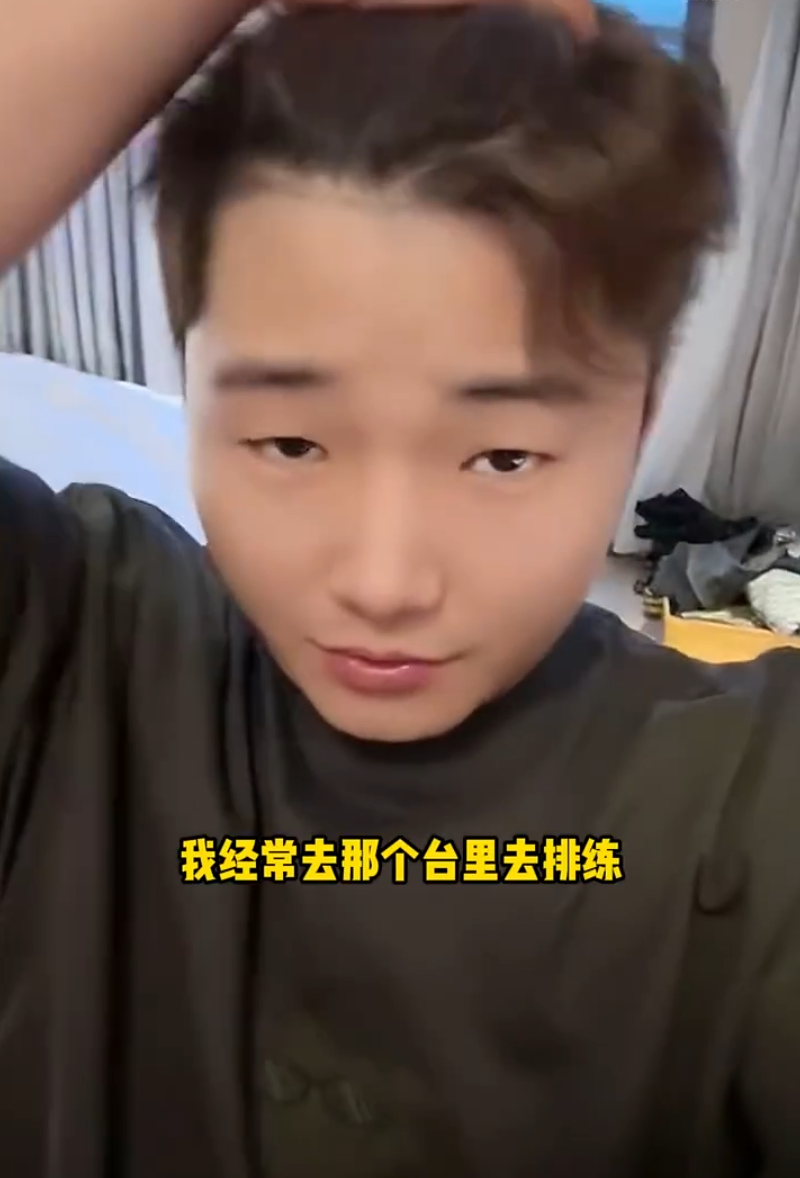 李嘉欣回应网友“知三当三”?网红主播白小白辟谣没上央视春晚!(图4) 李嘉欣回应网友“知三当三”?网红主播白小白辟谣没上央视春晚!(图4)