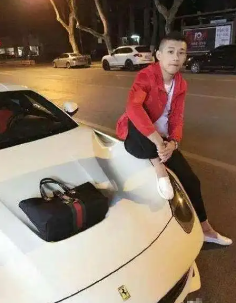 天佑细数花费数千万购名下豪车!李嘉欣讲述离婚不删除爱仔仔作品(图3) 天佑细数花费数千万购名下豪车!李嘉欣讲述离婚不删除爱仔仔作品(图3)