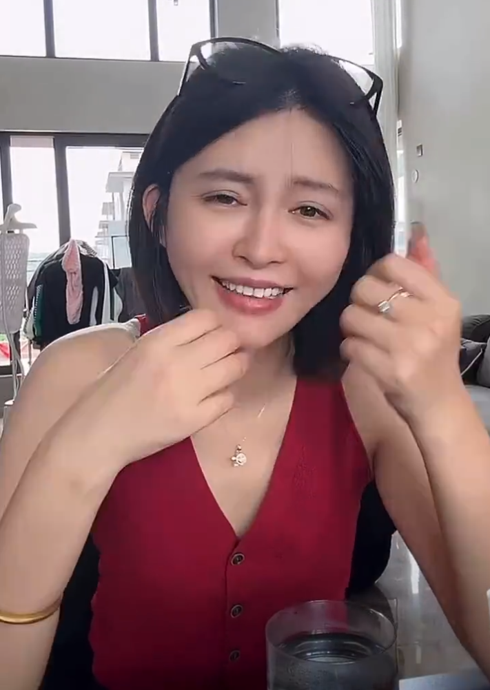 大哥远被封了75年,大倩回应怀孕一事,巴扎黑表示没必要舔辛巴!(图1) 大哥远被封了75年,大倩回应怀孕一事,巴扎黑表示没必要舔辛巴!(图1)