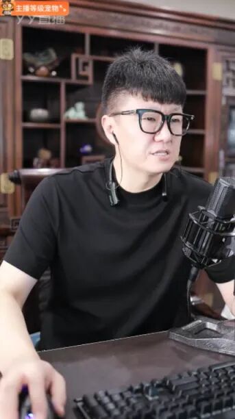 微凉不买车原因:考不上驾照!大佛晒昔日珍贵照片,曾经也帅过(图6) 微凉不买车原因:考不上驾照!大佛晒昔日珍贵照片,曾经也帅过(图6)