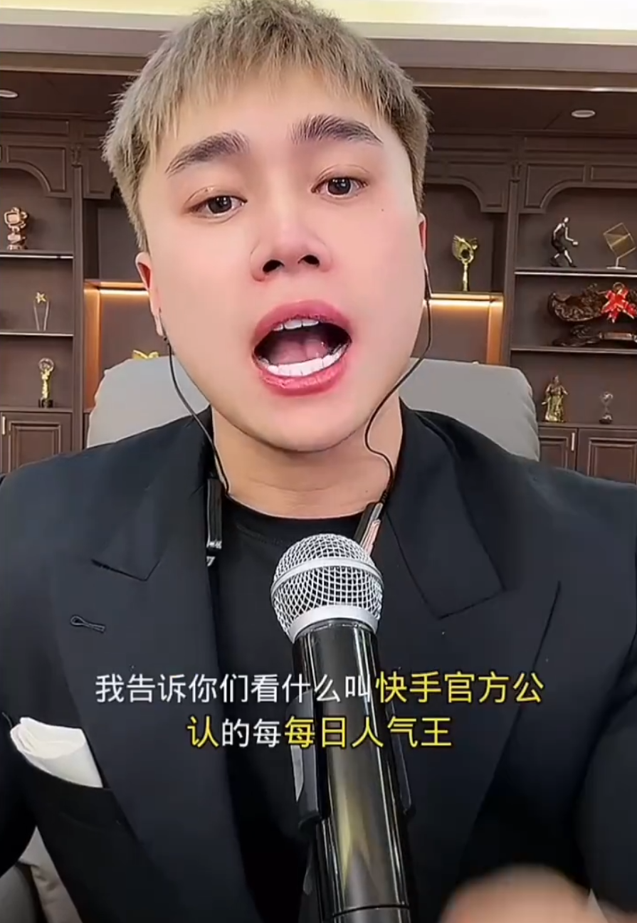 韩安冉拒谈大S,不想蹭热度 !刘二狗退出PK原因:怕被封杀!(图4) 韩安冉拒谈大S,不想蹭热度 !刘二狗退出PK原因:怕被封杀!(图4)