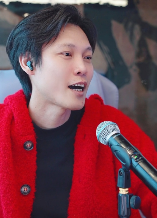 广东雨神自曝遭某明星欠债20万,网友:娱乐圈的友情真廉价?(图4) 广东雨神自曝遭某明星欠债20万,网友:娱乐圈的友情真廉价?(图4)