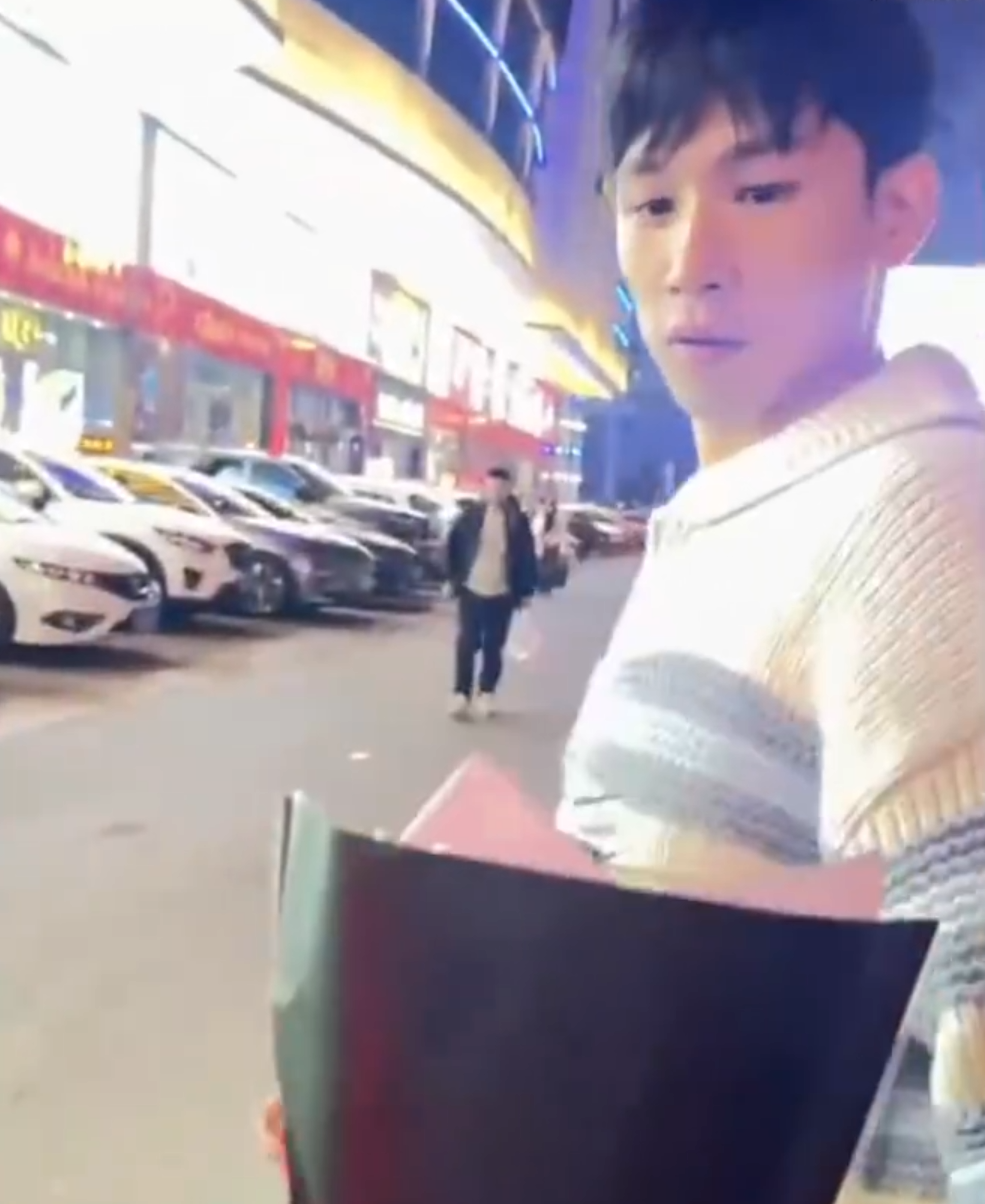 崔阿扎目前已认可,天佑“谈判”丈母娘!大佛见芮甜甜,媳妇要离婚?(图1) 崔阿扎目前已认可,天佑“谈判”丈母娘!大佛见芮甜甜,媳妇要离婚?(图1)