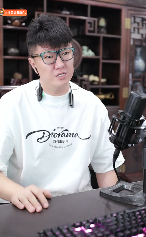 老塔放话35人违约,只起诉小天天?大佛给小乔准备三克拉钻戒?(图1) 老塔放话35人违约,只起诉小天天?大佛给小乔准备三克拉钻戒?(图1)