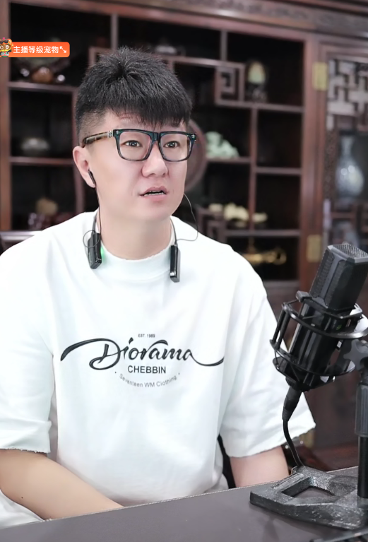 老塔放话35人违约,只起诉小天天?大佛给小乔准备三克拉钻戒?(图2) 老塔放话35人违约,只起诉小天天?大佛给小乔准备三克拉钻戒?(图2)