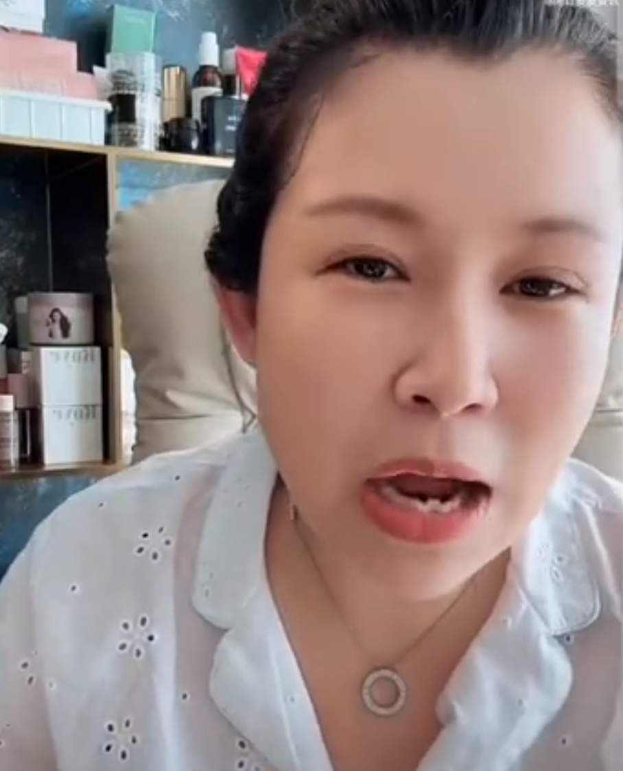 驴姐吐槽驴爸跟我和二驴哭穷?吴召国爆快KS气造假,将不再投流!(图1) 驴姐吐槽驴爸跟我和二驴哭穷?吴召国爆快KS气造假,将不再投流!(图1)
