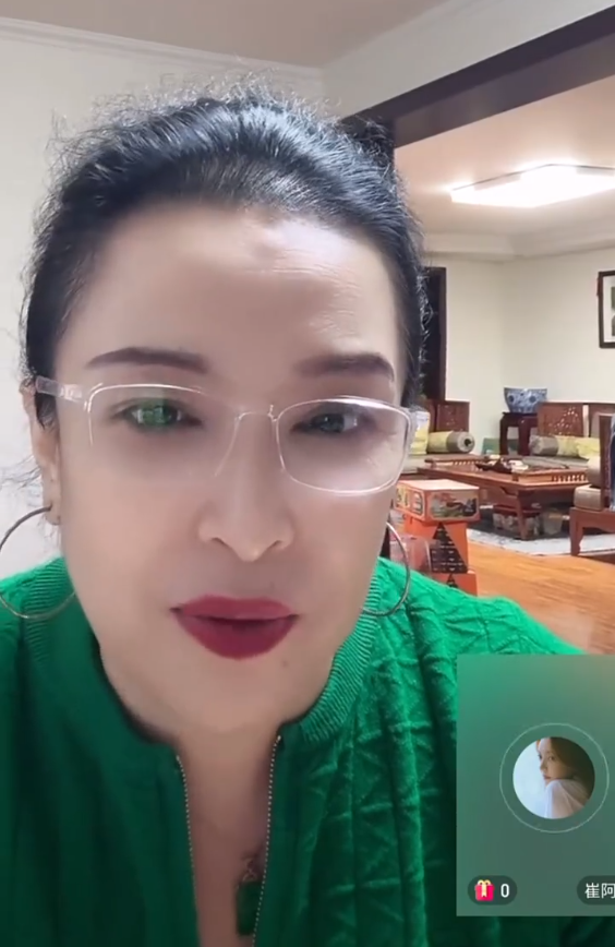 “谢广坤”女儿哭诉,老爸重男轻女!佑妈猛夸崔阿扎,认准做儿媳妇(图5) “谢广坤”女儿哭诉,老爸重男轻女!佑妈猛夸崔阿扎,认准做儿媳妇(图5)