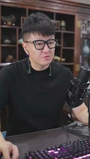王杉杉杜明远同框直播人气一万多,被老恩师起诉?大佛气晕了(图3) 王杉杉杜明远同框直播人气一万多,被老恩师起诉?大佛气晕了(图3)