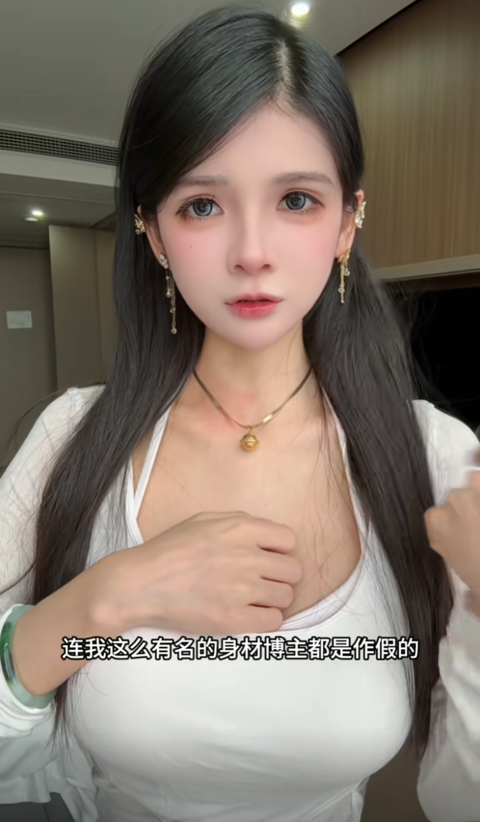 拆肋骨换细腰?狗头萝莉自曝好身材作假,转呼啦圈和照骗功劳?(图4) 拆肋骨换细腰?狗头萝莉自曝好身材作假,转呼啦圈和照骗功劳?(图4)
