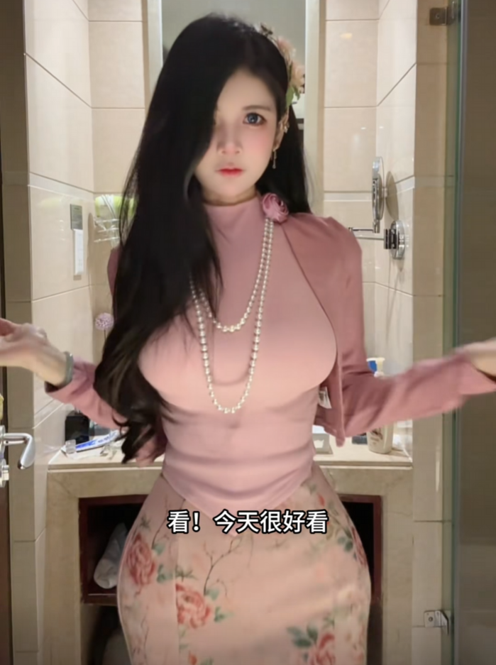 拆肋骨换细腰?狗头萝莉自曝好身材作假,转呼啦圈和照骗功劳?(图7) 拆肋骨换细腰?狗头萝莉自曝好身材作假,转呼啦圈和照骗功劳?(图7)