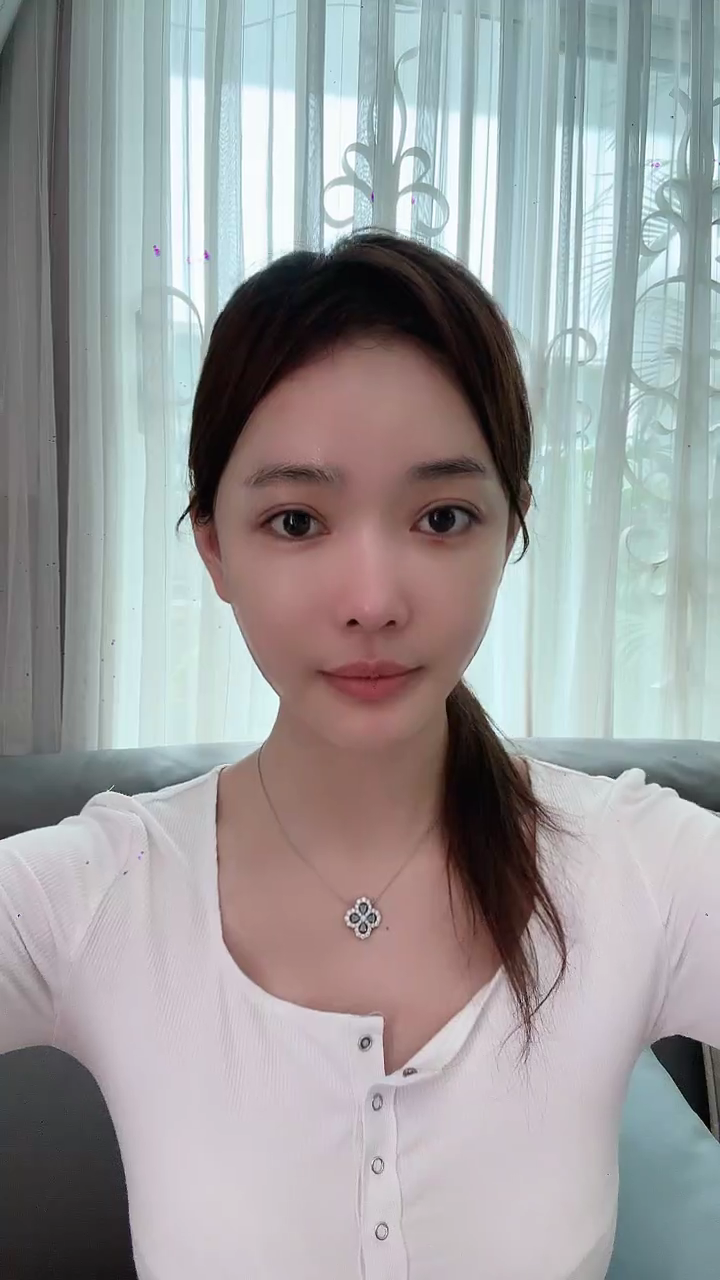 芮甜甜一个包,就值好几十万?文儿续约YY只有有4成概率?(图1) 芮甜甜一个包,就值好几十万?文儿续约YY只有有4成概率?(图1)