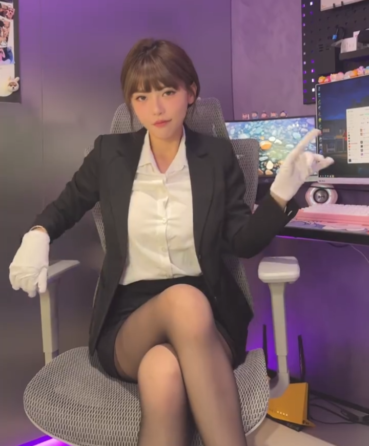 从一姐到精神小妹,昔日大主播风光不再,周淑怡人气暴跌至两三千(图1) 从一姐到精神小妹,昔日大主播风光不再,周淑怡人气暴跌至两三千(图1)