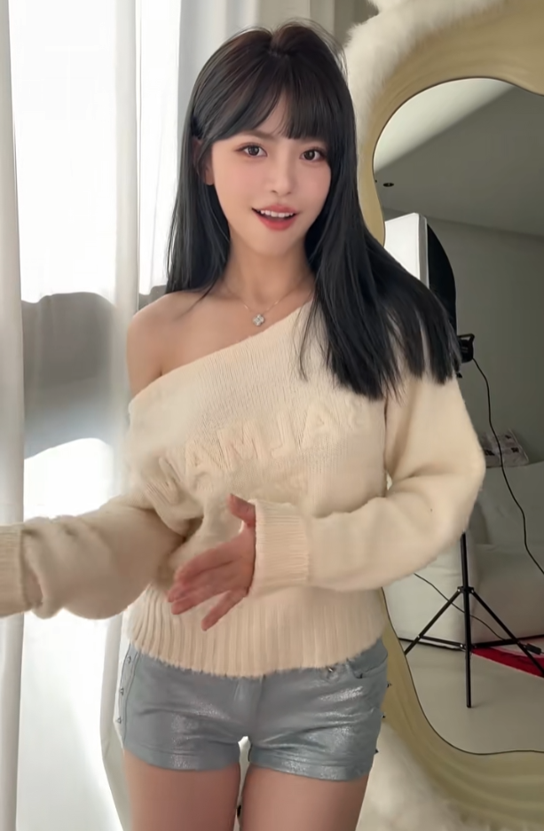 从一姐到精神小妹,昔日大主播风光不再,周淑怡人气暴跌至两三千(图2) 从一姐到精神小妹,昔日大主播风光不再,周淑怡人气暴跌至两三千(图2)