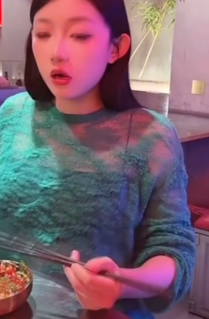 林木视频事件后,现在给牌牌琦当司机!天佑拒绝透露二驴回归一事(图3) 林木视频事件后,现在给牌牌琦当司机!天佑拒绝透露二驴回归一事(图3)