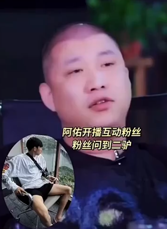 林木视频事件后,现在给牌牌琦当司机!天佑拒绝透露二驴回归一事(图4) 林木视频事件后,现在给牌牌琦当司机!天佑拒绝透露二驴回归一事(图4)