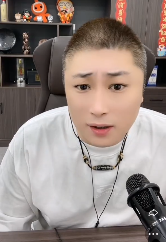 寂寞内涵祁天道不替辛巴出征?丁老五澄清散打哥没输1个亿!(图1) 寂寞内涵祁天道不替辛巴出征?丁老五澄清散打哥没输1个亿!(图1)
