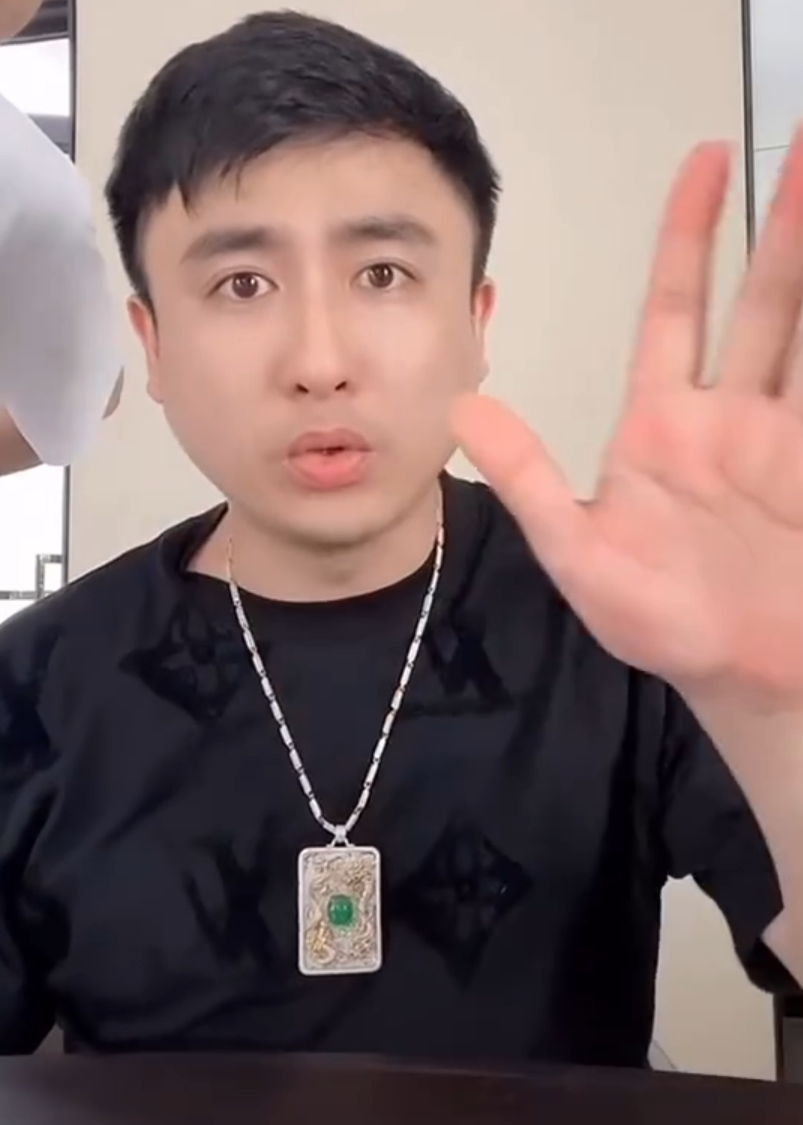 寂寞内涵祁天道不替辛巴出征?丁老五澄清散打哥没输1个亿!(图5) 寂寞内涵祁天道不替辛巴出征?丁老五澄清散打哥没输1个亿!(图5)