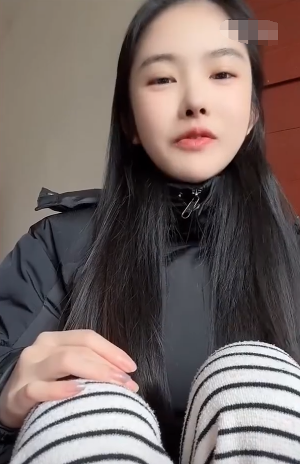 我的账号价值1亿,顾茜茜自曝封号降温?次惑小仙女自曝抑郁症!直言“吃药吃傻了”(图3) 我的账号价值1亿,顾茜茜自曝封号降温?次惑小仙女自曝抑郁症!直言“吃药吃傻了”(图3)
