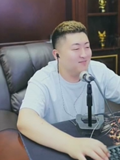 芮甜甜领证晒钻戒,老公拒绝出镜?小洲晒后台,7月份就赚2万4(图7) 芮甜甜领证晒钻戒,老公拒绝出镜?小洲晒后台,7月份就赚2万4(图7)
