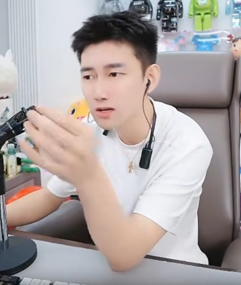 天佑:王小源刘一手混的不好,阿哲回应官司,小人穿小鞋防不住(图3) 天佑:王小源刘一手混的不好,阿哲回应官司,小人穿小鞋防不住(图3)