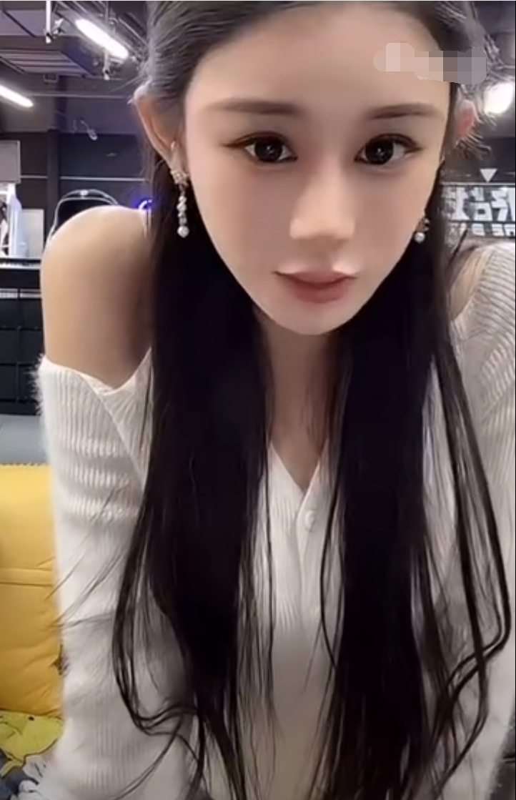 刘二狗前妻喊话粉丝:我要再结婚了!沈曼自曝整容经历:鼻子是假的(图1) 刘二狗前妻喊话粉丝:我要再结婚了!沈曼自曝整容经历:鼻子是假的(图1)