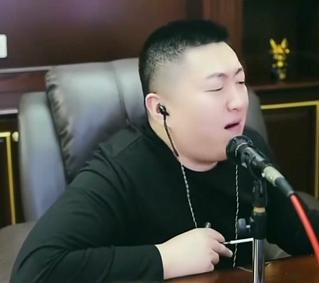 沈曼自曝从小被妈妈抛弃在楼道?埋汰有度,老利没起诉过小洲?(图3) 沈曼自曝从小被妈妈抛弃在楼道?埋汰有度,老利没起诉过小洲?(图3)