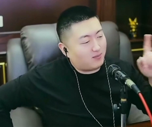沈曼自曝从小被妈妈抛弃在楼道?埋汰有度,老利没起诉过小洲?(图4) 沈曼自曝从小被妈妈抛弃在楼道?埋汰有度,老利没起诉过小洲?(图4)