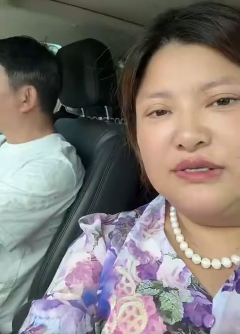 韩安冉妈妈偷小猪妹的黄金?蛋蛋太累情绪崩溃,辛巴嗓子沙哑安慰(图4) 韩安冉妈妈偷小猪妹的黄金?蛋蛋太累情绪崩溃,辛巴嗓子沙哑安慰(图4)