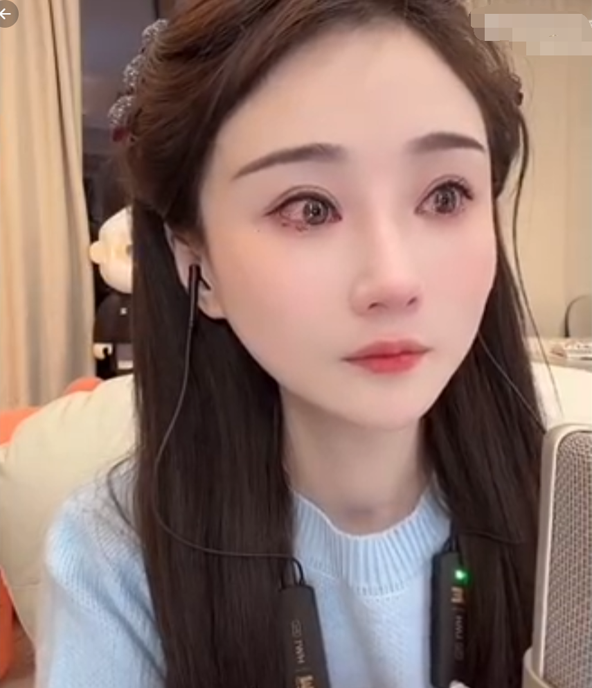 沈曼被“鬼马”骂哭,压力无处释放,牌牌琦给依玥和柏里挑依粉丝道歉(图3) 沈曼被“鬼马”骂哭,压力无处释放,牌牌琦给依玥和柏里挑依粉丝道歉(图3)