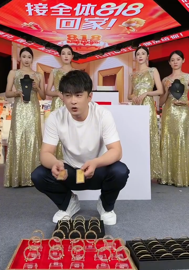 辛巴扬言补贴10个亿金条!安若溪回应寻短见小白脸,咱俩没领证没公开(图4) 辛巴扬言补贴10个亿金条!安若溪回应寻短见小白脸,咱俩没领证没公开(图4)