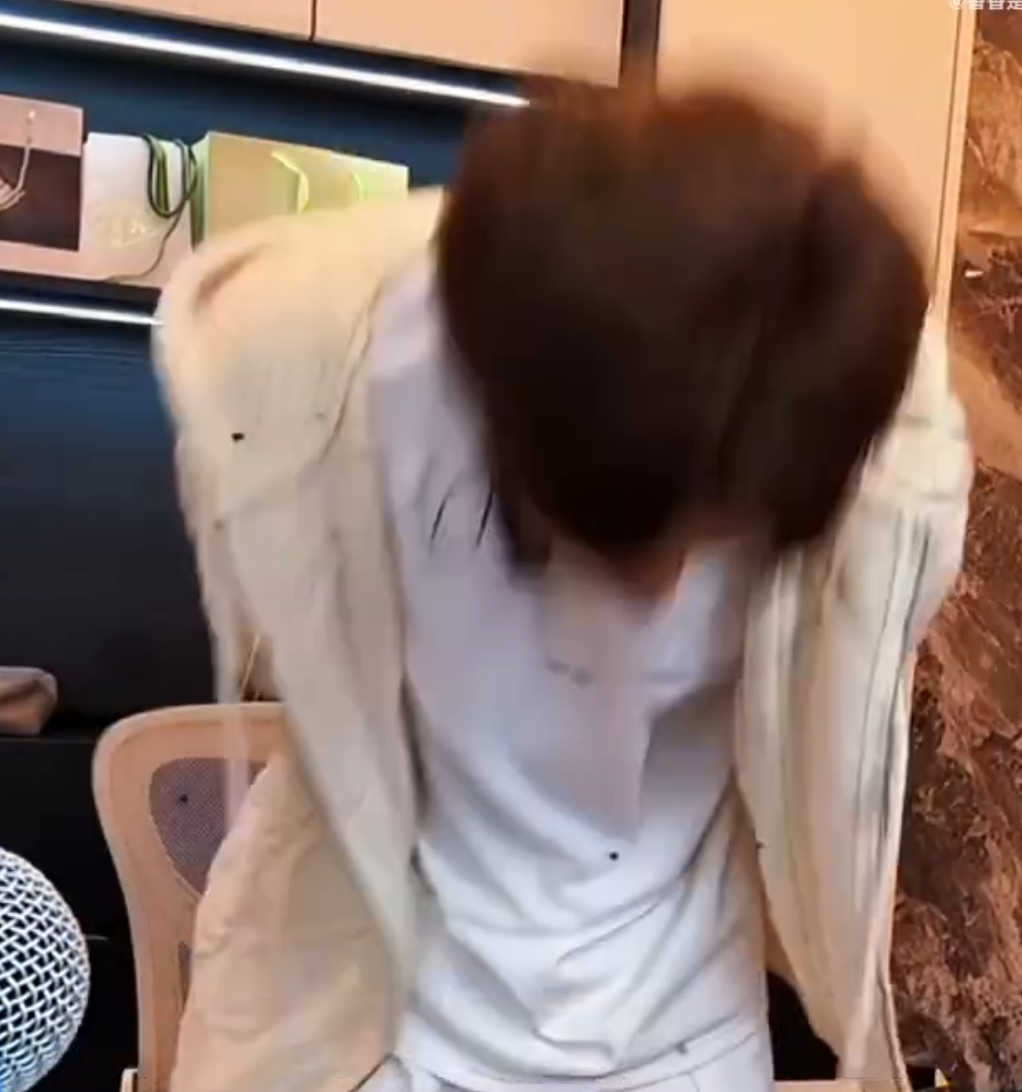 安然痛哭致歉前妻梦瑶,承诺卖房还债!名誉纠纷≠诽谤,韩安冉回应致歉薛小婉(图2) 安然痛哭致歉前妻梦瑶,承诺卖房还债!名誉纠纷≠诽谤,韩安冉回应致歉薛小婉(图2)