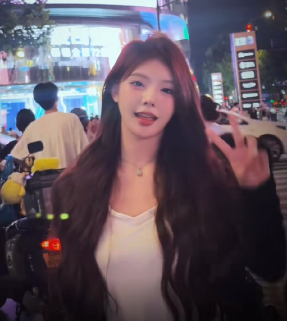 安然痛哭致歉前妻梦瑶,承诺卖房还债!名誉纠纷≠诽谤,韩安冉回应致歉薛小婉(图4) 安然痛哭致歉前妻梦瑶,承诺卖房还债!名誉纠纷≠诽谤,韩安冉回应致歉薛小婉(图4)