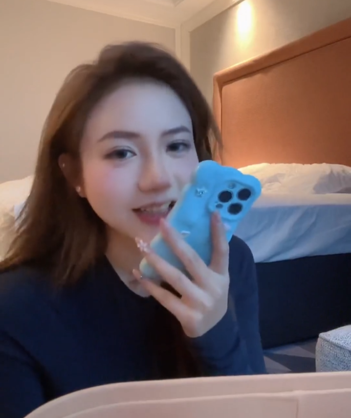 “洛丽塔大哥”直播喊话:谁帮我生孩子,车房分一半!(图3) “洛丽塔大哥”直播喊话:谁帮我生孩子,车房分一半!(图3)