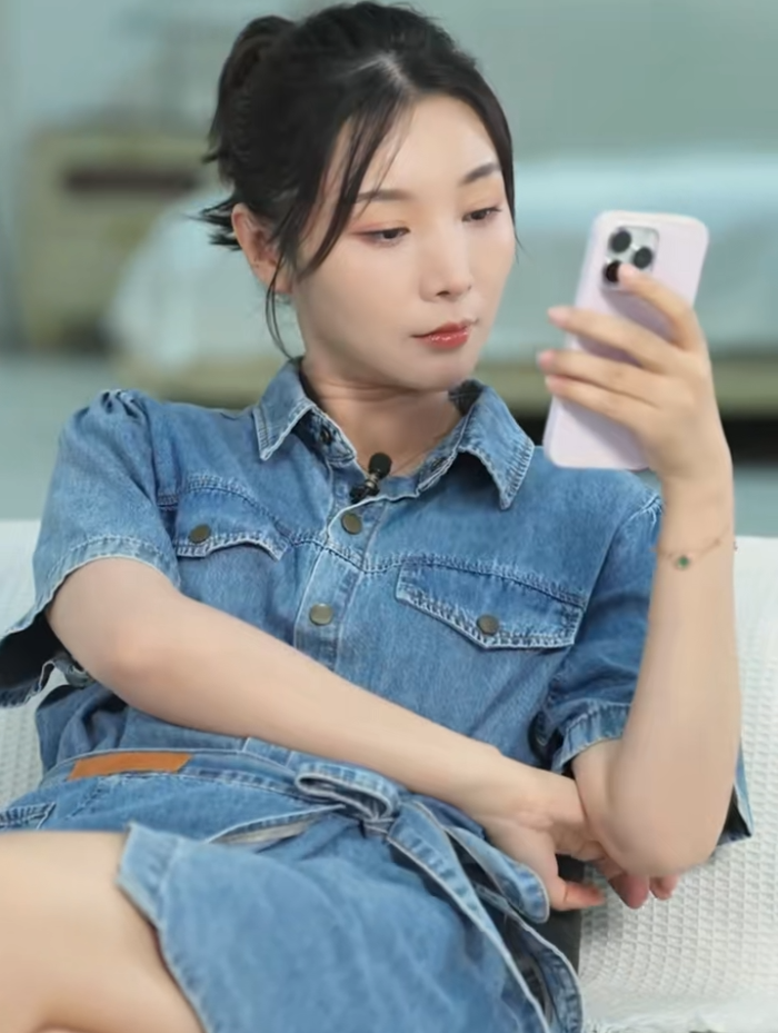 斗鱼“敲钟”的来了俩,女流某音正式首秀,大仙冯提莫豪刷嘉年华(图2) 斗鱼“敲钟”的来了俩,女流某音正式首秀,大仙冯提莫豪刷嘉年华(图2)