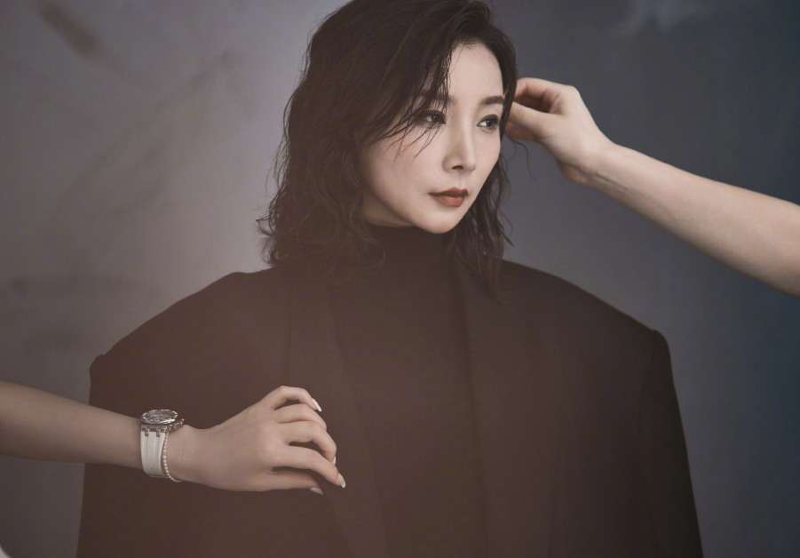 斗鱼“敲钟”的来了俩,女流某音正式首秀,大仙冯提莫豪刷嘉年华(图3) 斗鱼“敲钟”的来了俩,女流某音正式首秀,大仙冯提莫豪刷嘉年华(图3)