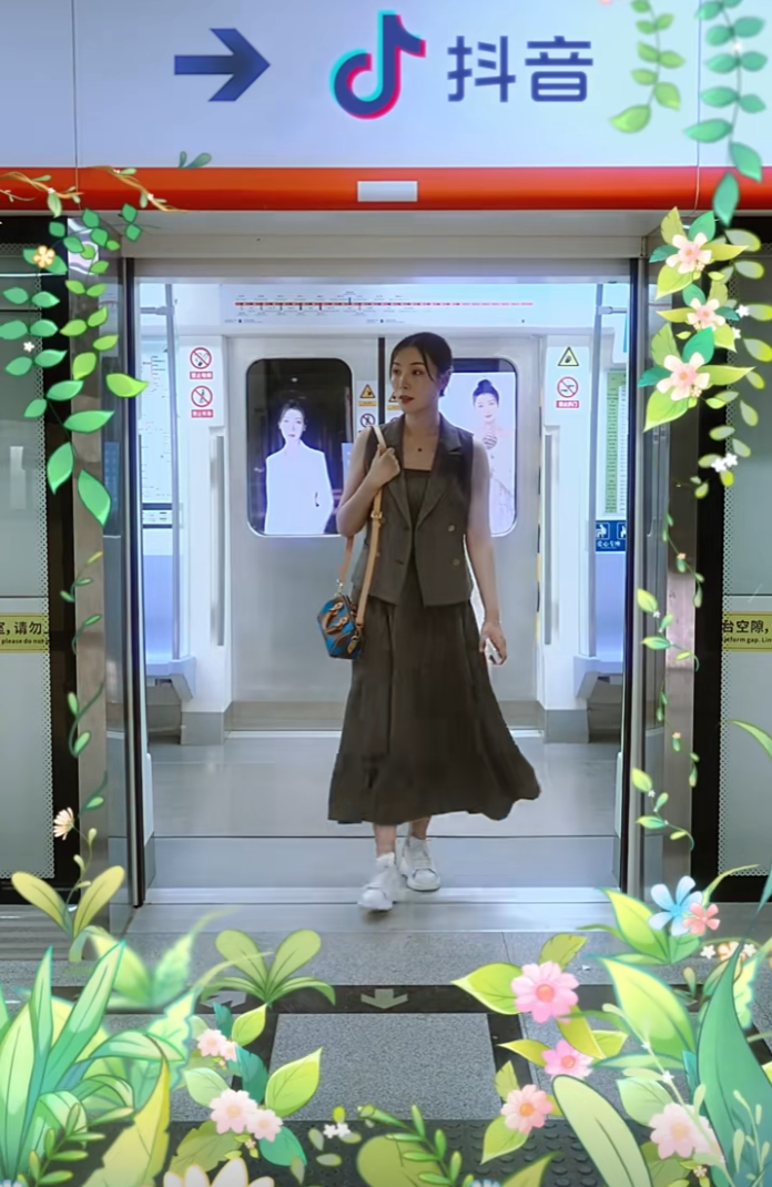 斗鱼“敲钟”的来了俩,女流某音正式首秀,大仙冯提莫豪刷嘉年华(图4) 斗鱼“敲钟”的来了俩,女流某音正式首秀,大仙冯提莫豪刷嘉年华(图4)