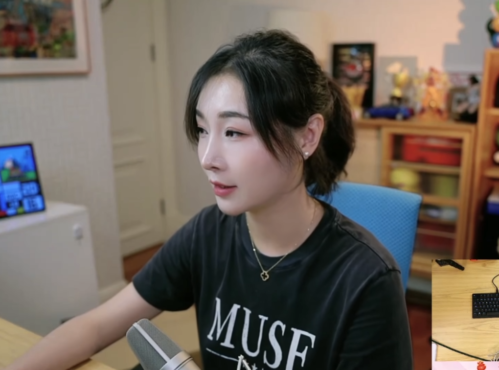 斗鱼“敲钟”的来了俩,女流某音正式首秀,大仙冯提莫豪刷嘉年华(图7) 斗鱼“敲钟”的来了俩,女流某音正式首秀,大仙冯提莫豪刷嘉年华(图7)