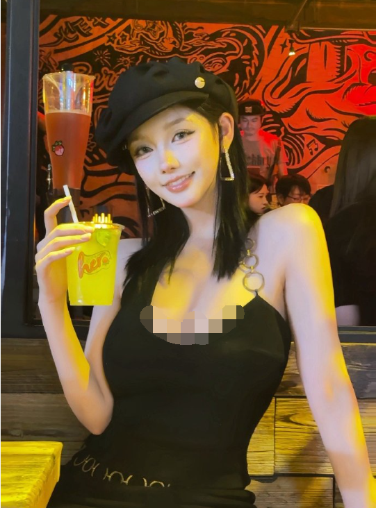 首次直播就违规被“抬走”,米娜小号某音开播,绝不退网还要挣钱!(图6) 首次直播就违规被“抬走”,米娜小号某音开播,绝不退网还要挣钱!(图6)