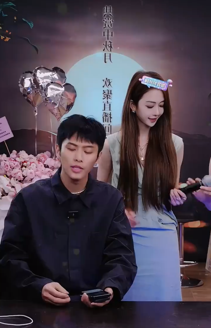 三只羊主播怼辛巴称其满嘴脏话,辛巴晒1亿元转账单,已打给助理(图1)