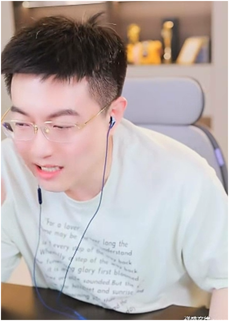 玄律自曝8月份“纯赚”20万?已筹备法务团队!小白曝分手不是炒作(图2) 玄律自曝8月份“纯赚”20万?已筹备法务团队!小白曝分手不是炒作(图2)