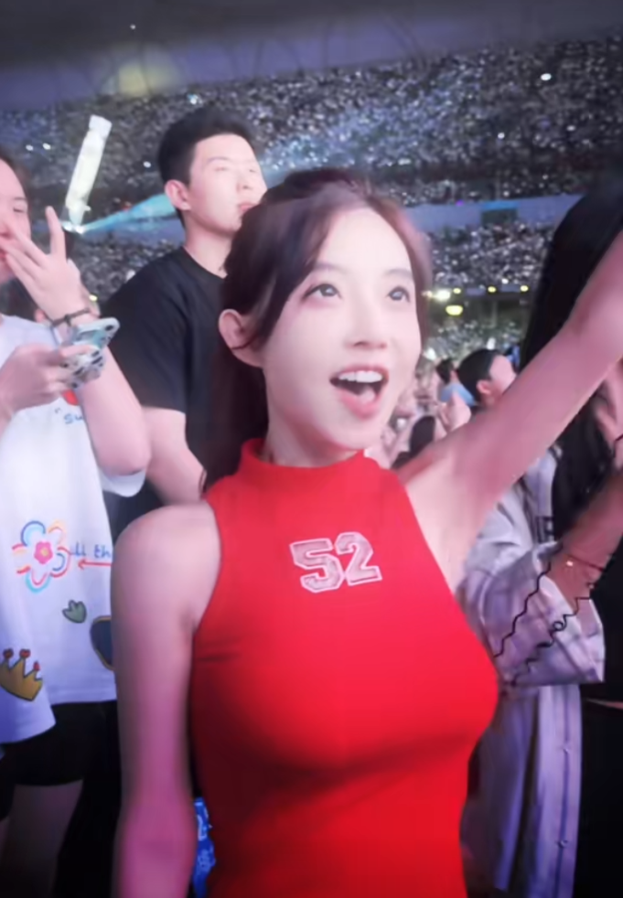 粉丝造黄谣带节奏,冯提莫:我跟阿哲是朋友,小心律师函警告你(图1) 粉丝造黄谣带节奏,冯提莫:我跟阿哲是朋友,小心律师函警告你(图1)