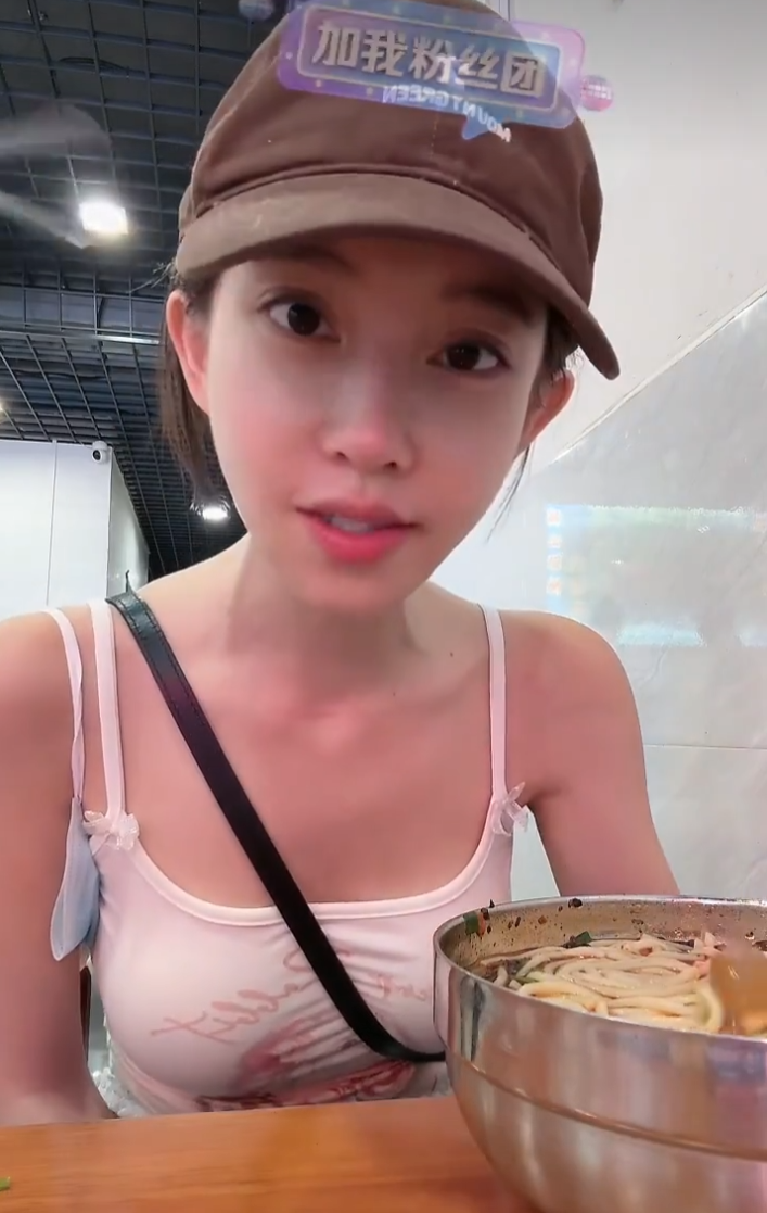 粉丝造黄谣带节奏,冯提莫:我跟阿哲是朋友,小心律师函警告你(图3) 粉丝造黄谣带节奏,冯提莫:我跟阿哲是朋友,小心律师函警告你(图3)