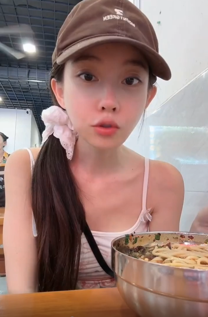 粉丝造黄谣带节奏,冯提莫:我跟阿哲是朋友,小心律师函警告你(图4) 粉丝造黄谣带节奏,冯提莫:我跟阿哲是朋友,小心律师函警告你(图4)