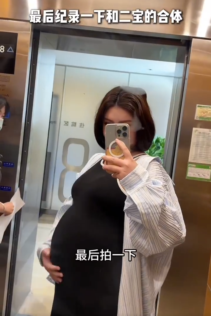 韩安冉拒绝生三胎,要上节育环!丈门内讧结束,方丈疯狂扎心李舒克!(图1) 韩安冉拒绝生三胎,要上节育环!丈门内讧结束,方丈疯狂扎心李舒克!(图1)